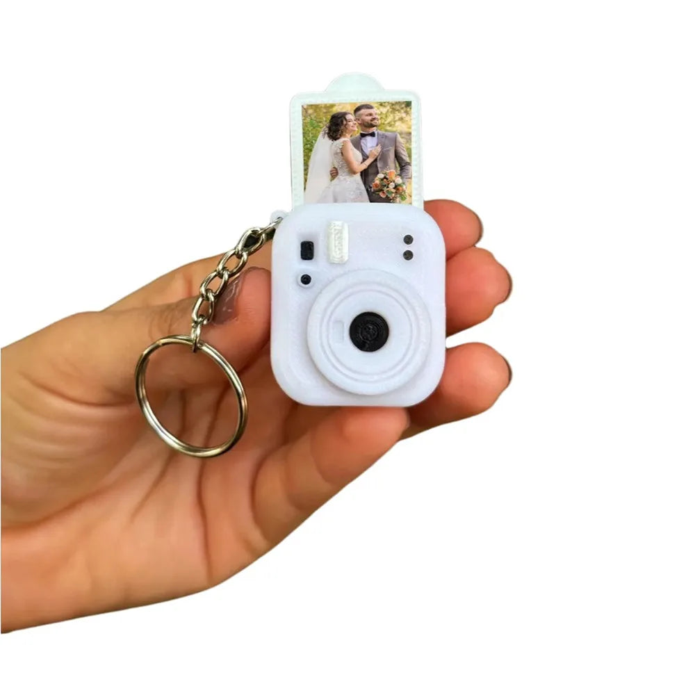 MiniMemory™ – Pull-Out Photo Camera Keychain